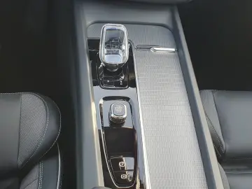 VOLVO XC60 B5 Ultra Black Edition PANO 360CAM HEAD UP