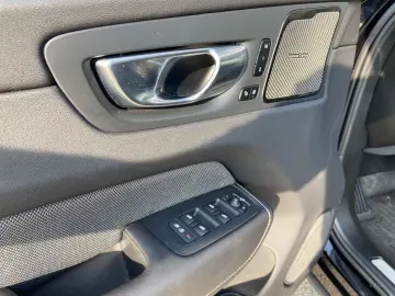 VOLVO XC60 T8 AWD Plug-in Hybrid Plus Black Edition