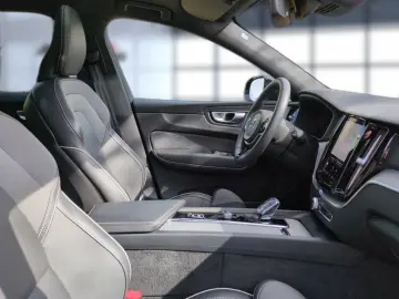 VOLVO XC 60 Plus Black Edition Recharge Plug-In Hybrid