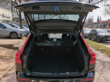 VOLVO XC 60 Plus Black Edition Recharge Plug-In Hybrid
