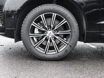 VOLVO XC60 Plus Dark Recharge Plug-In Hybrid AWD T8 Tw