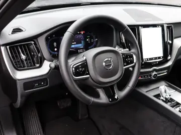 VOLVO XC60 Plus Dark Recharge Plug-In Hybrid AWD T8 Tw