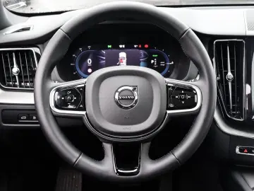 VOLVO XC60 Plus Dark Recharge Plug-In Hybrid AWD T8 Tw