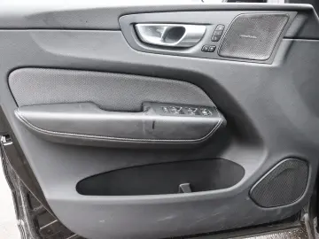 VOLVO XC60 Plus Dark Recharge Plug-In Hybrid AWD T8 Tw