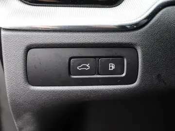 VOLVO XC60 Plus Dark Recharge Plug-In Hybrid AWD T8 Tw