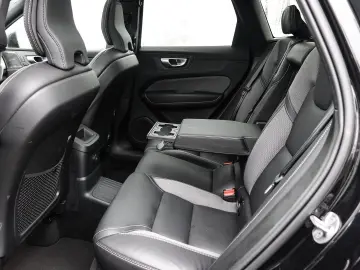 VOLVO XC60 Plus Dark Recharge Plug-In Hybrid AWD T8 Tw