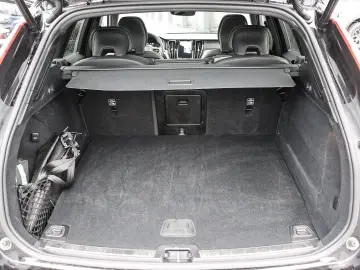 VOLVO XC60 Plus Dark Recharge Plug-In Hybrid AWD T8 Tw