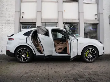 PORSCHE E-Hybrid CoupéPLATINUM-INNO-PANO-HUD-LEDER BEIGE