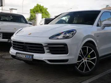 PORSCHE E-Hybrid CoupéPLATINUM-INNO-PANO-HUD-LEDER BEIGE