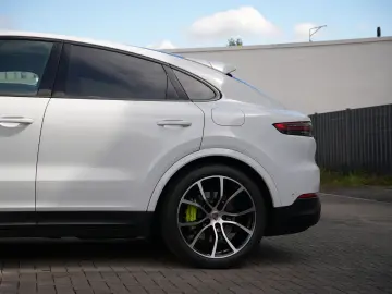 PORSCHE E-Hybrid CoupéPLATINUM-INNO-PANO-HUD-LEDER BEIGE