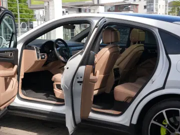 PORSCHE E-Hybrid CoupéPLATINUM-INNO-PANO-HUD-LEDER BEIGE