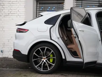 PORSCHE E-Hybrid CoupéPLATINUM-INNO-PANO-HUD-LEDER BEIGE