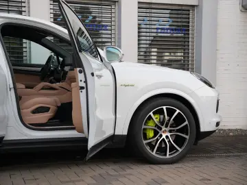 PORSCHE E-Hybrid CoupéPLATINUM-INNO-PANO-HUD-LEDER BEIGE