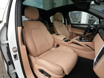PORSCHE E-Hybrid CoupéPLATINUM-INNO-PANO-HUD-LEDER BEIGE