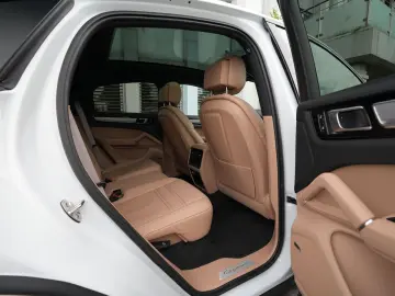 PORSCHE E-Hybrid CoupéPLATINUM-INNO-PANO-HUD-LEDER BEIGE