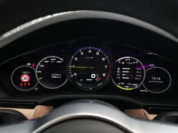 PORSCHE E-Hybrid CoupéPLATINUM-INNO-PANO-HUD-LEDER BEIGE