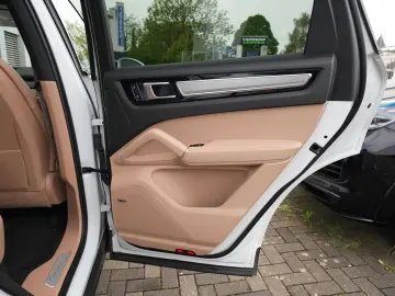 PORSCHE E-Hybrid CoupéPLATINUM-INNO-PANO-HUD-LEDER BEIGE
