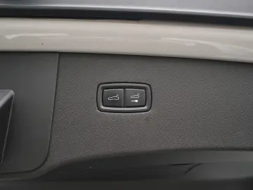 PORSCHE E-Hybrid CoupéPLATINUM-INNO-PANO-HUD-LEDER BEIGE