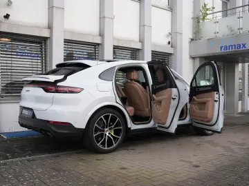 PORSCHE E-Hybrid CoupéPLATINUM-INNO-PANO-HUD-LEDER BEIGE
