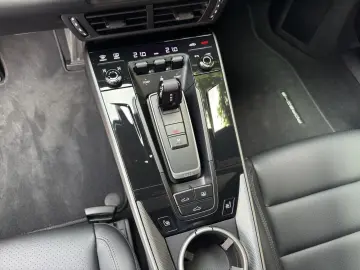 PORSCHE 911 992.2 Carrera PanoDach SportAGA Sport-Chrono