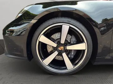 PORSCHE 911 992.2 Carrera PanoDach SportAGA Sport-Chrono