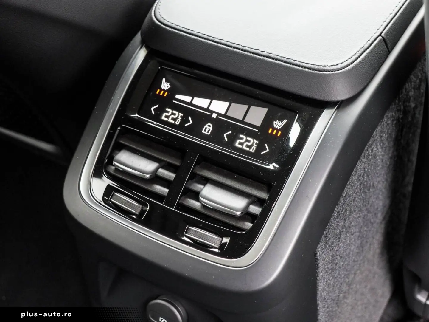 VOLVO XC90 T8 AWD Core NP 87.670 - AHK 20'LMF HK