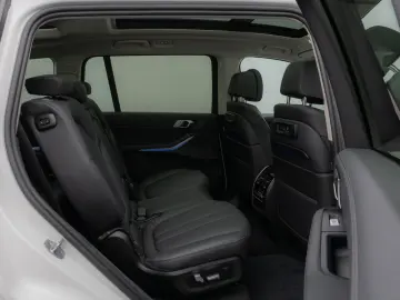 BMW X7 xD40d  Panorama Kamera HUD DAB H K SoftCl AHK