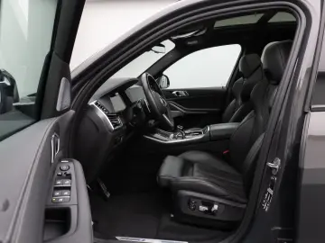 BMW X5 M50i Panorama 360 Laser HUD DAB B&W Massage