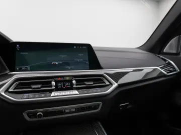BMW X5 M50i Panorama 360 Laser HUD DAB B&W Massage