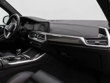 BMW X5 M50i Panorama 360 Laser HUD DAB B&W Massage