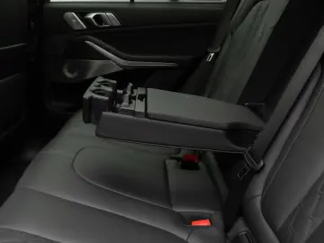 BMW X5 M50i Panorama 360 Laser HUD DAB B&W Massage