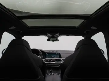 BMW X5 M50i Panorama 360 Laser HUD DAB B&W Massage