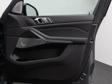 BMW X5 M50i Panorama 360 Laser HUD DAB B&W Massage