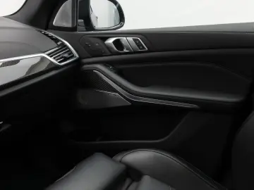 BMW X5 M50i Panorama 360 Laser HUD DAB B&W Massage