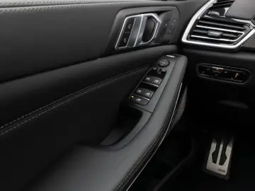 BMW X5 M50i Panorama 360 Laser HUD DAB B&W Massage