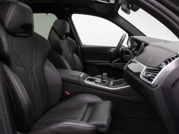 BMW X5 M50i Panorama 360 Laser HUD DAB B&W Massage