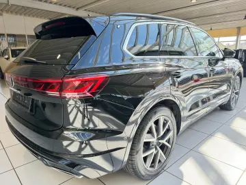 VW Touareg 3.0TDI 4M R-Line Panor AHK ACC HUD StHei