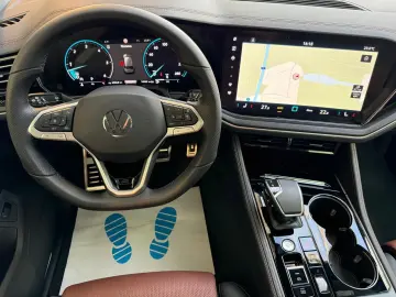 VW Touareg 3.0TDI 4M R-Line Panor AHK ACC HUD StHei