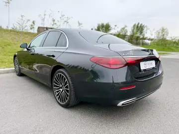 Mercedes-Benz E 200 4matic