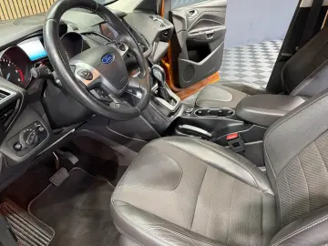 Ford Kuga 4×4 Aut. Titanium