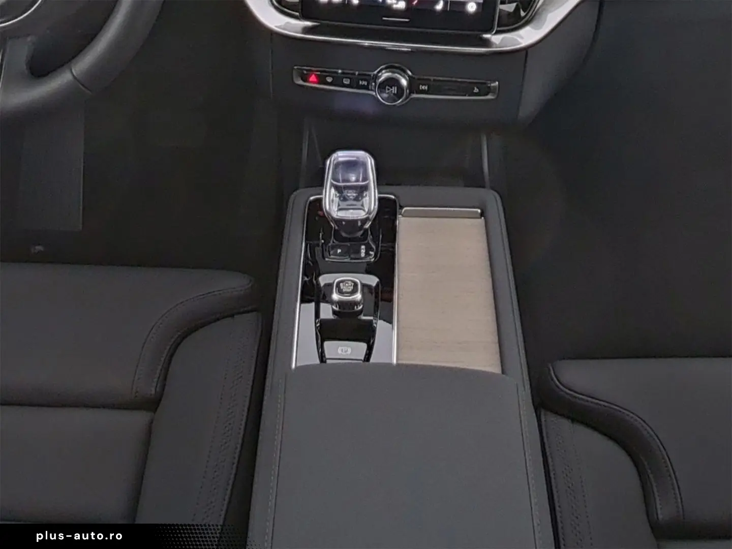 VOLVO XC90 T8 Plus Dark Plug-In Hybrid AWD 7-Sitzer El