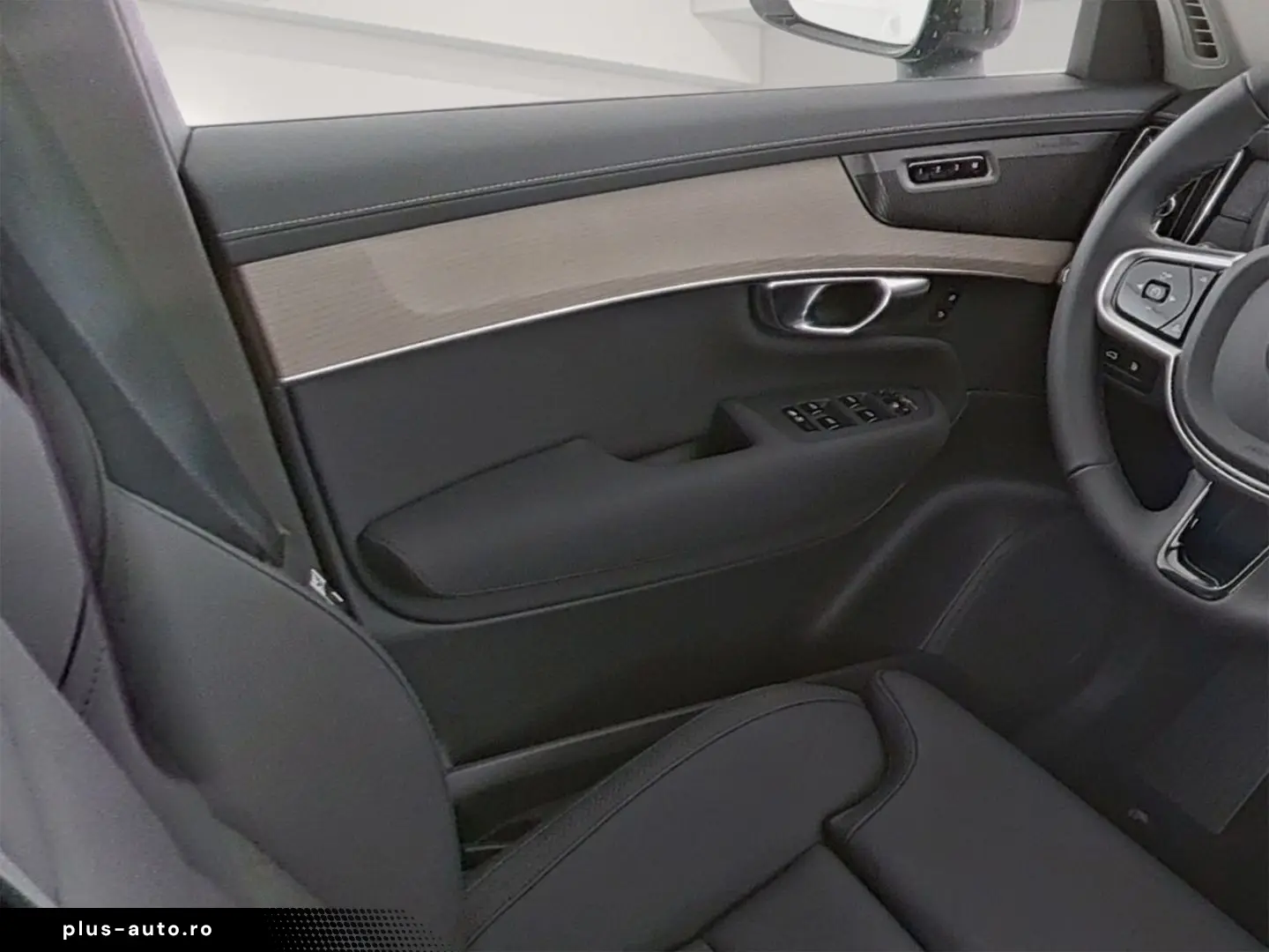 VOLVO XC90 T8 Plus Dark Plug-In Hybrid AWD 7-Sitzer El