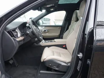 VOLVO XC90 Plus Dark T8 AWD FourC Pano AHK B&W 360