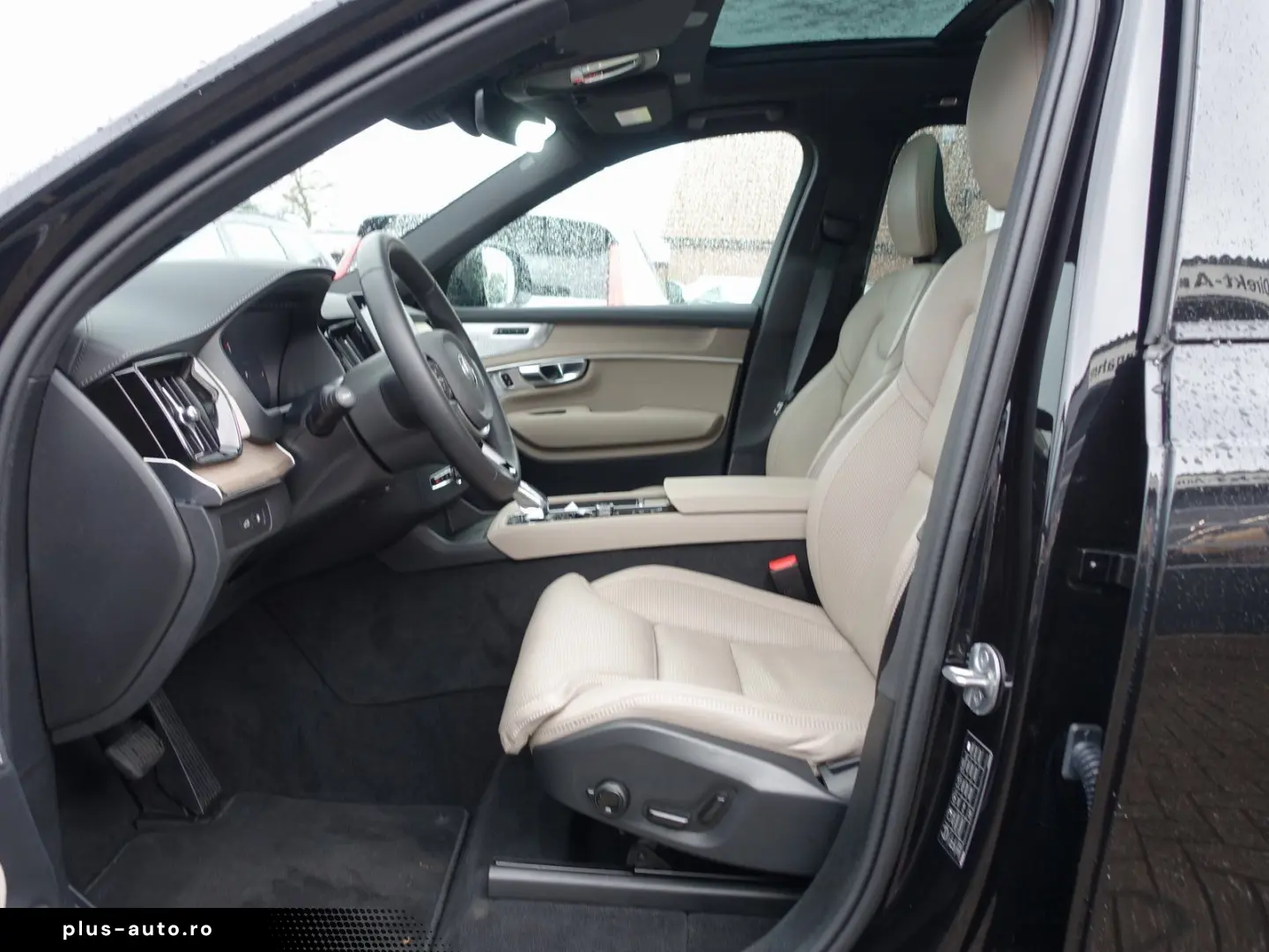 VOLVO XC90 Plus Dark T8 AWD FourC Pano AHK B&W 360