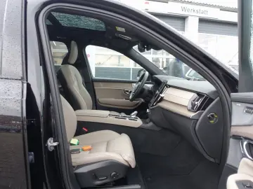 VOLVO XC90 Plus Dark T8 AWD FourC Pano AHK B&W 360