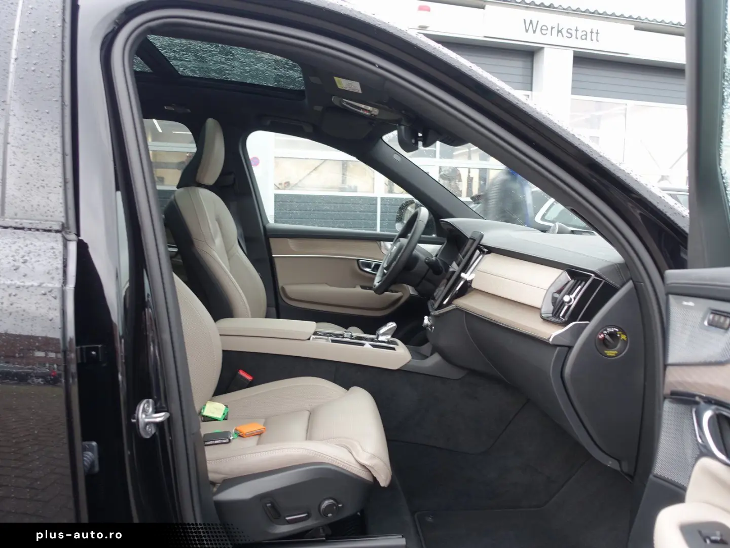 VOLVO XC90 Plus Dark T8 AWD FourC Pano AHK B&W 360