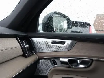 VOLVO XC90 Plus Dark T8 AWD FourC Pano AHK B&W 360