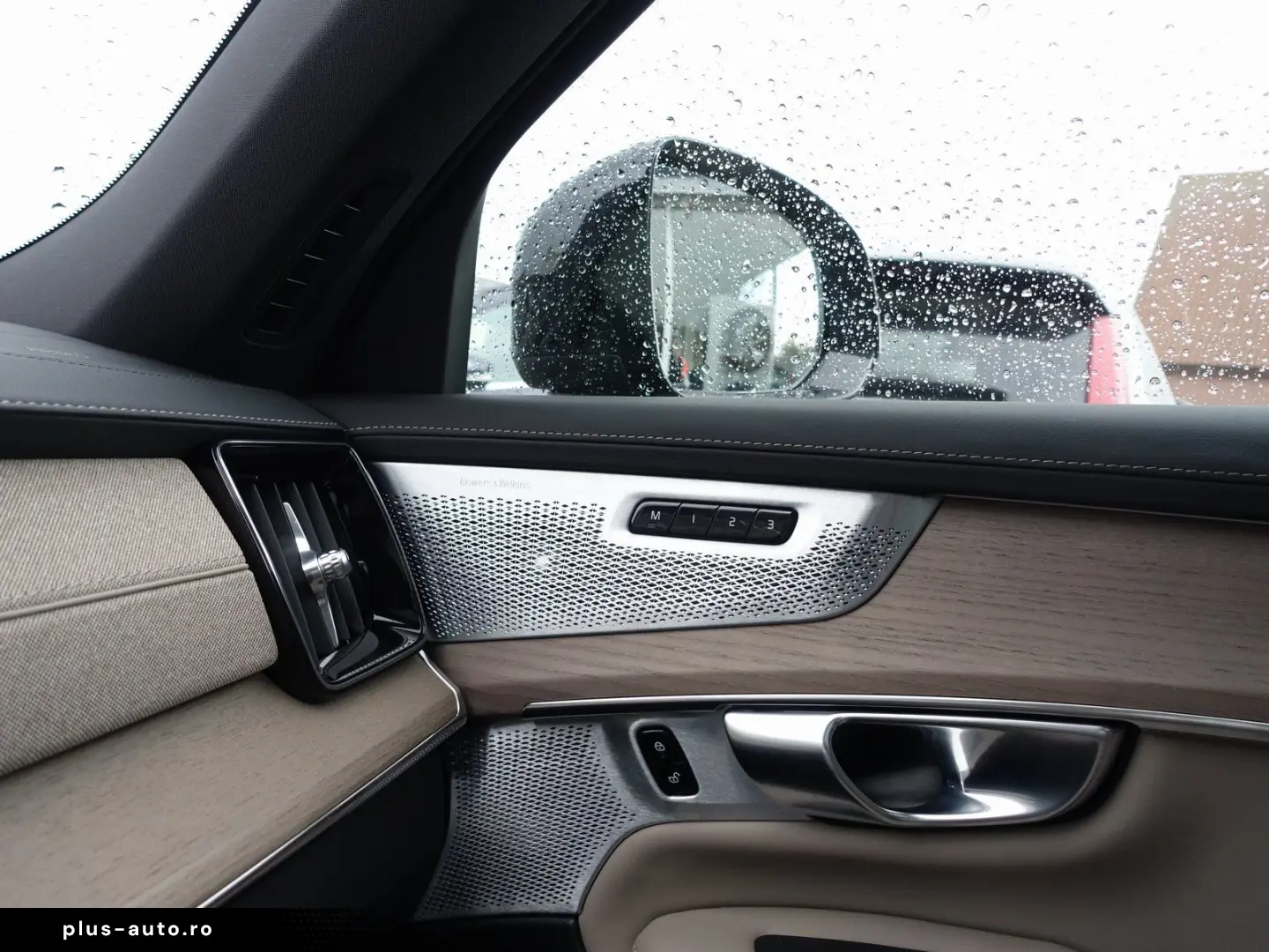 VOLVO XC90 Plus Dark T8 AWD FourC Pano AHK B&W 360