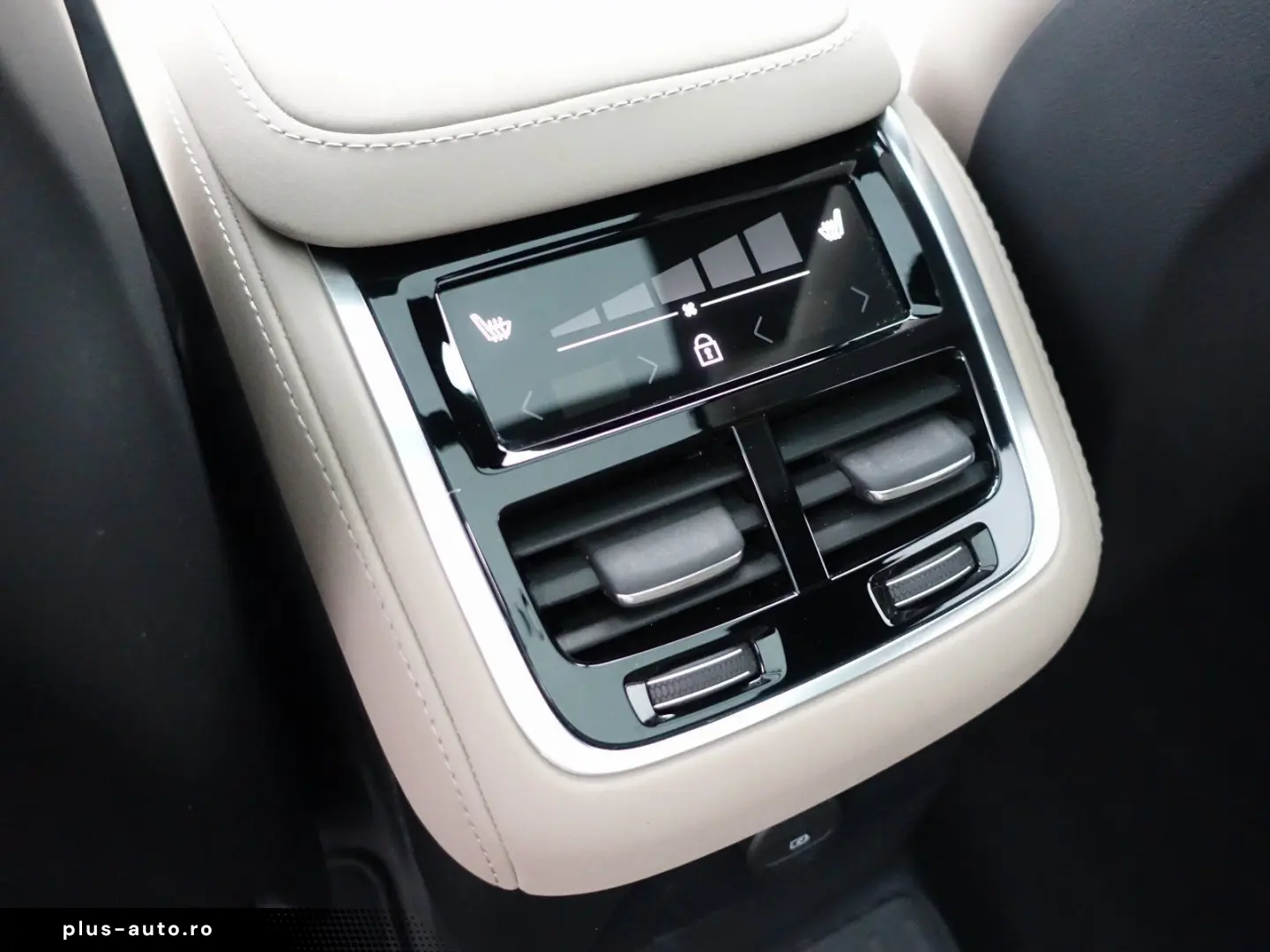 VOLVO XC90 Plus Dark T8 AWD FourC Pano AHK B&W 360
