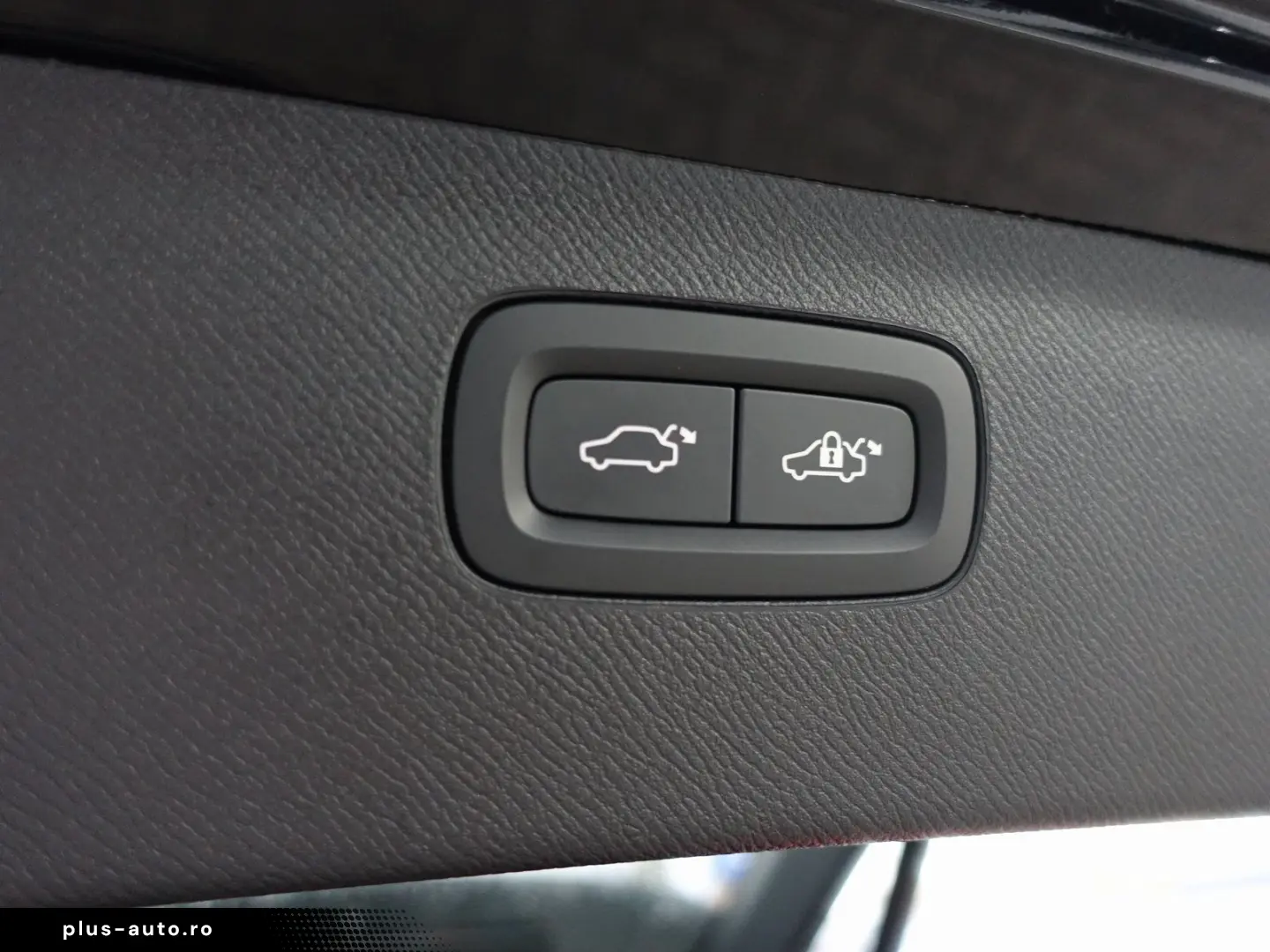 VOLVO XC90 Plus Dark T8 AWD FourC Pano AHK B&W 360